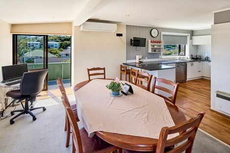 Photo of property in 20 Lyndfield Lane, Newlands, Wellington, 6037