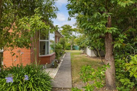 Photo of property in 12 Denniston Crescent, Redwood, Christchurch, 8051