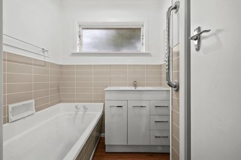 Photo of property in 19 Plumley Crescent, Mangere, Auckland, 2022