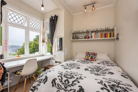 Photo of property in 80 Kelburn Parade, Kelburn, Wellington, 6012