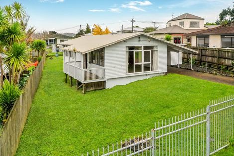 Photo of property in 1 Rickards Place, New Lynn, Auckland, 0600