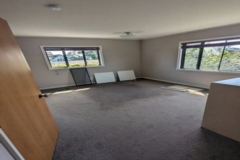 Photo of property in 2/5 Seacliffe Avenue, Belmont, Auckland, 0622