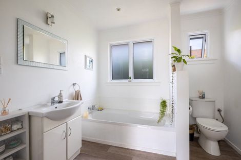 Photo of property in 42 Doralto Road, Frankleigh Park, New Plymouth, 4310