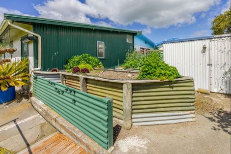 Photo of property in 1 Shanly Street, Waipawa, 4210