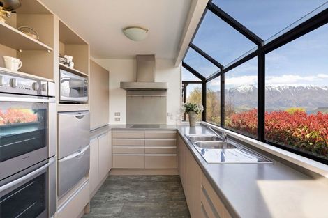 Photo of property in 9 Greenstone Place, Fernhill, Queenstown, 9300