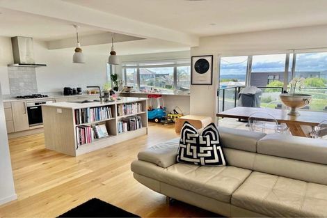 Photo of property in 1/50 Seaview Road, Castor Bay, Auckland, 0620