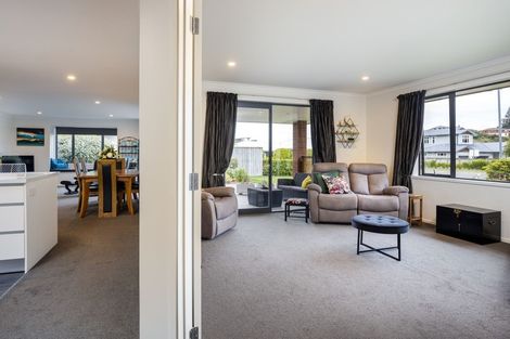 Photo of property in 25 Te Arakete Place, Hurworth, New Plymouth, 4310