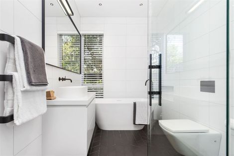 Photo of property in 39 Hackthorne Road, Cashmere, Christchurch, 8022