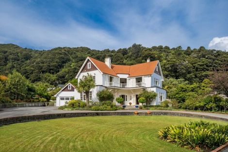 Photo of property in 60 Cheviot Road, Lowry Bay, Lower Hutt, 5013