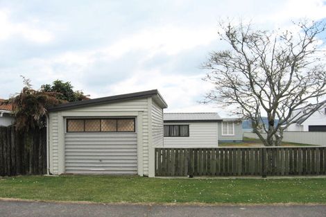 Photo of property in 33 Willow Avenue, Hannahs Bay, Rotorua, 3010