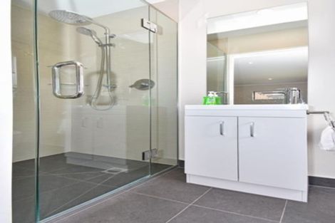 Photo of property in 2e Oxford Road, Manurewa, Auckland, 2102