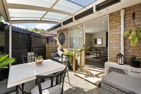 Photo of property in 2/22 Ellenbury Place, Stanmore Bay, Whangaparaoa, 0932