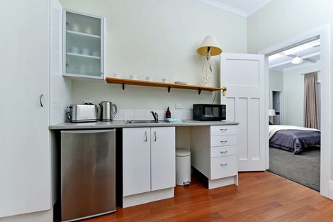 Photo of property in 1/2 Merwood Lane, Devonport, Auckland, 0624