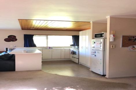 Photo of property in 28 Barker Rise, Northcross, Auckland, 0632