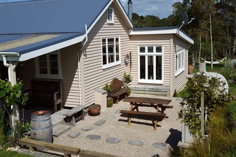 Photo of property in 364 Oneriri Road, Kaiwaka, 0573
