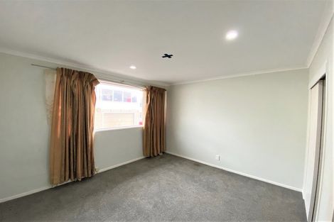 Photo of property in 37 Amberley Avenue, Te Atatu South, Auckland, 0610