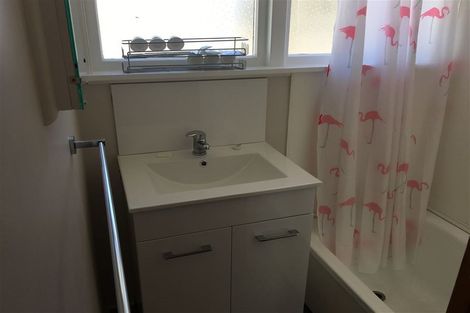 Photo of property in 2 Gibbons Crescent, Castlecliff, Whanganui, 4501