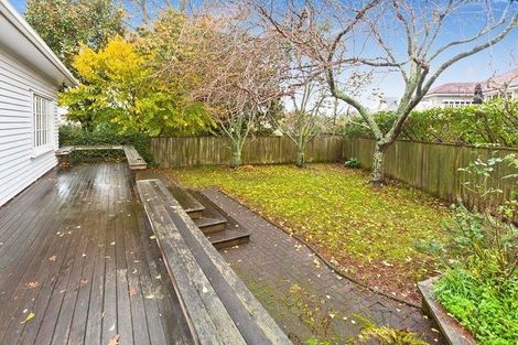 Photo of property in 18 Korau Road, Greenlane, Auckland, 1051