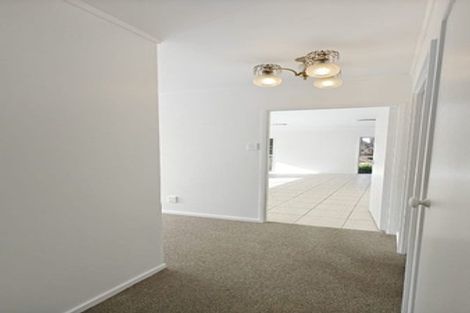 Photo of property in 6 Teviot Place, Totara Vale, Auckland, 0629