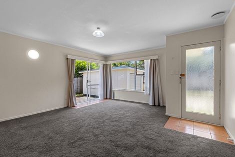 Photo of property in 2/16 Mannering Place, Hillcrest, Auckland, 0627
