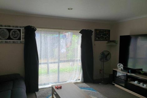 Photo of property in 2/4 Charlenne Close, Ranui, Auckland, 0612