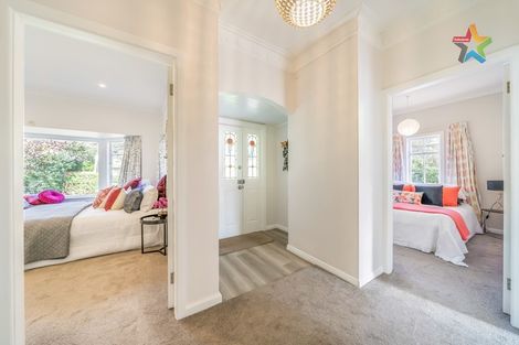 Photo of property in 43 Saint Ronans Avenue, Waterloo, Lower Hutt, 5011