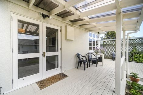 Photo of property in 32 Rangitira Avenue, Palmerston North, 4414