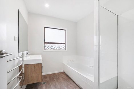 Photo of property in 8 Heaton Grove, Chatswood, Auckland, 0626