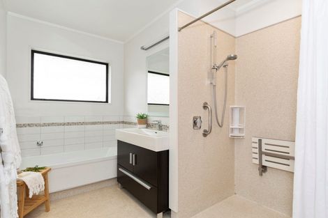 Photo of property in 2 Western Road, Otumoetai, Tauranga, 3110