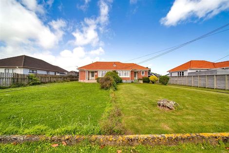 Photo of property in 40-42 Dixon Avenue, Hawera, 4610