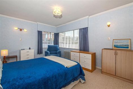 Photo of property in 33a Forrest Hill Road, Milford, Auckland, 0620