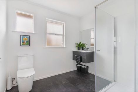 Photo of property in 16 Kashmir Road, Glen Eden, Auckland, 0602