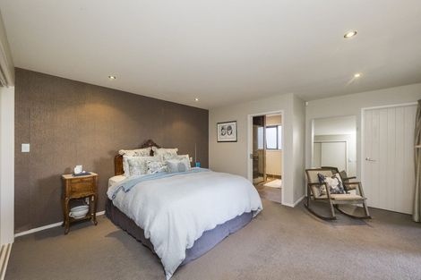 Photo of property in 51 Ruapehu Drive, Fitzherbert, Palmerston North, 4410