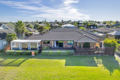 Photo of property in 16 Gibson Place, Papamoa Beach, Papamoa, 3118