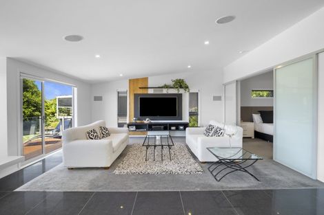 Photo of property in 282 Glamorgan Drive, Northcross, Auckland, 0630