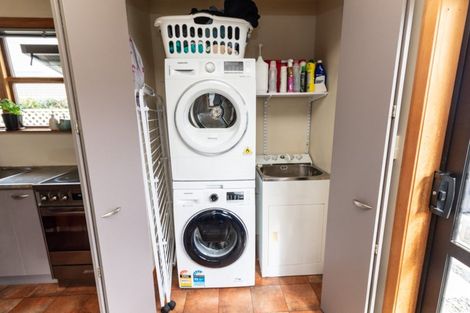 Photo of property in 9 Pinkerton Grove, Newlands, Wellington, 6037