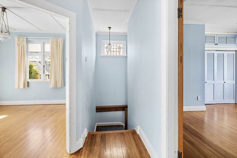 Photo of property in 44 Tio Tio Road, Miramar, Wellington, 6022