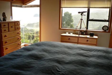 Photo of property in 18 Rayner Road, Piha, New Lynn, 0772