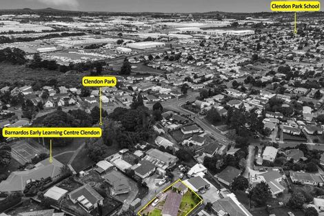 Photo of property in 21 Ngatira Place, Clendon Park, Auckland, 2103