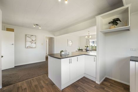 Photo of property in 94 Omata Road, Marfell, New Plymouth, 4310