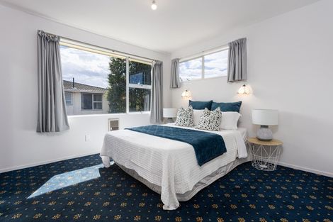 Photo of property in 358 Yaldhurst Road, Russley, Christchurch, 8042