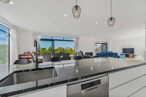 Photo of property in 67 Vaucluse Heights, Fitzherbert, Palmerston North, 4410