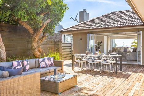 Photo of property in 30 Churchill Road, Murrays Bay, Auckland, 0630