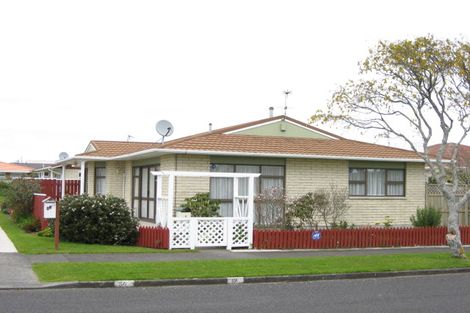 Photo of property in 1/6 Turakina Street, Merrilands, New Plymouth, 4312