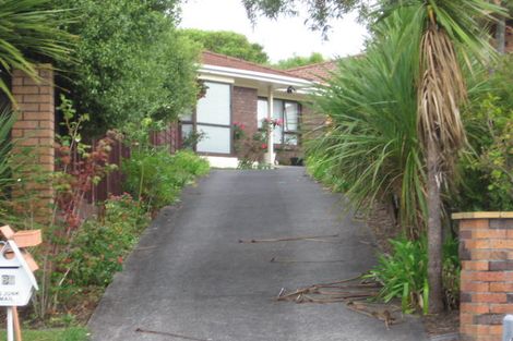 Photo of property in 1/83 Manhattan Heights, Glendene, Auckland, 0602