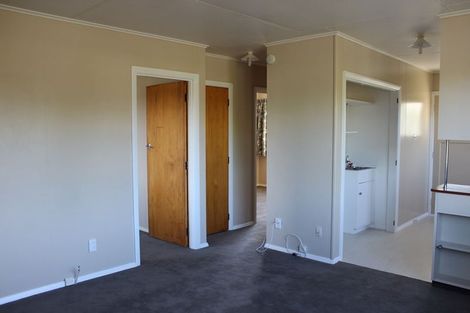 Photo of property in 80a Wikiriwhi Crescent, Awapuni, Palmerston North, 4412