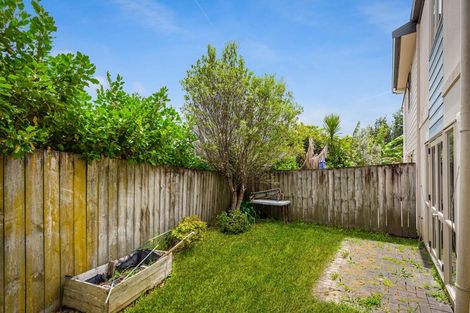 Photo of property in 8/9 Sunnydale Place, Oteha, Auckland, 0632