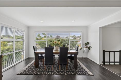 Photo of property in 5 Whitby Place, Westown, New Plymouth, 4310