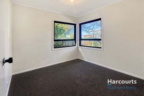 Photo of property in 4 Strid Road, Te Atatu South, Auckland, 0610
