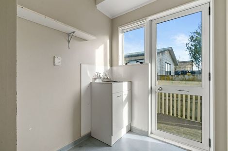 Photo of property in 49 Dungarvon Place, Clendon Park, Auckland, 2103